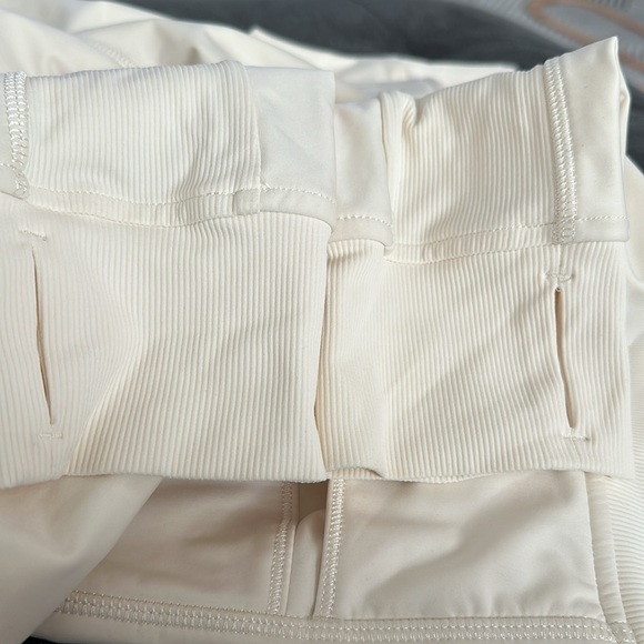 Lululemon Uba Hoodie Softshell Polar Cream & Black Sz 8 - Picture 4 of 7